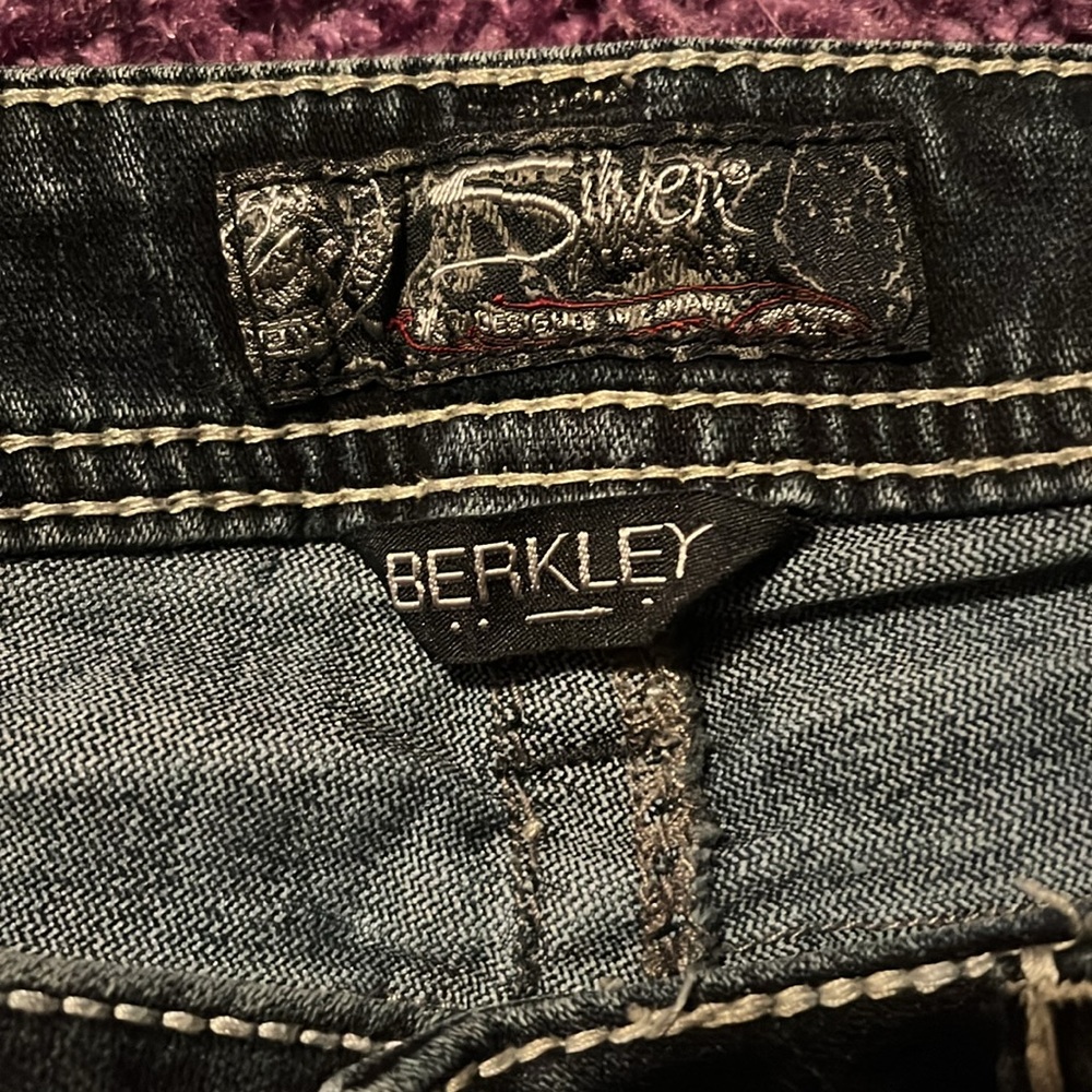 Silver Berkley skinny jean. 29x32 - Picture 3 of 4